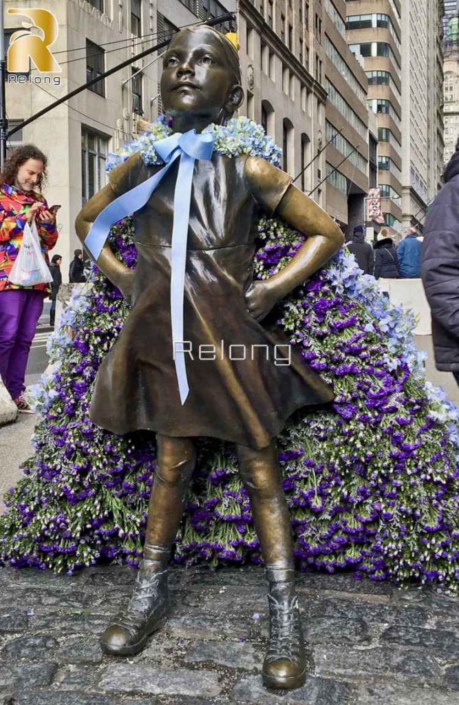 fearless girl sculpture.