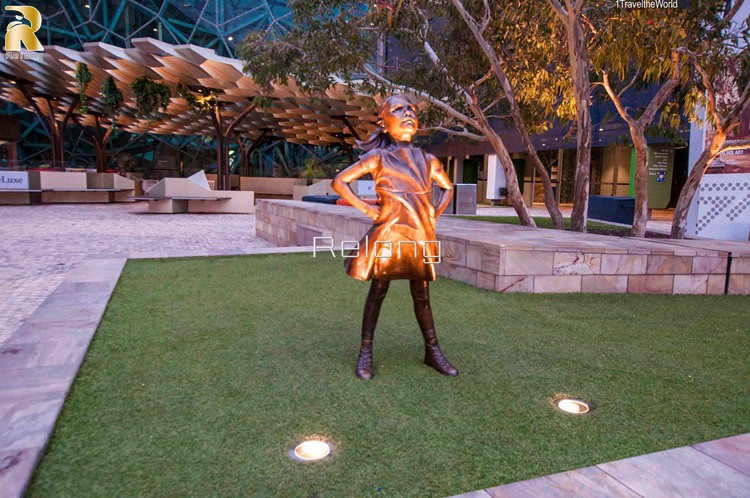 fearless-girl-standing