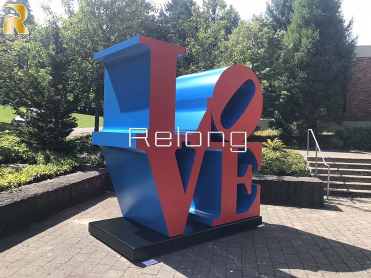red love sculpture