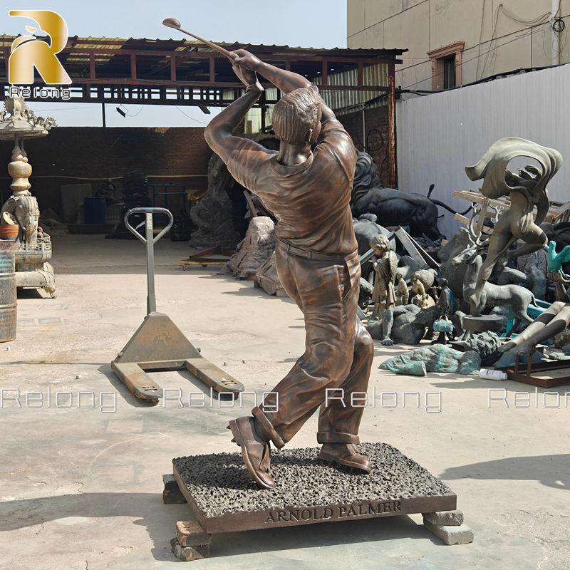 golfer statue