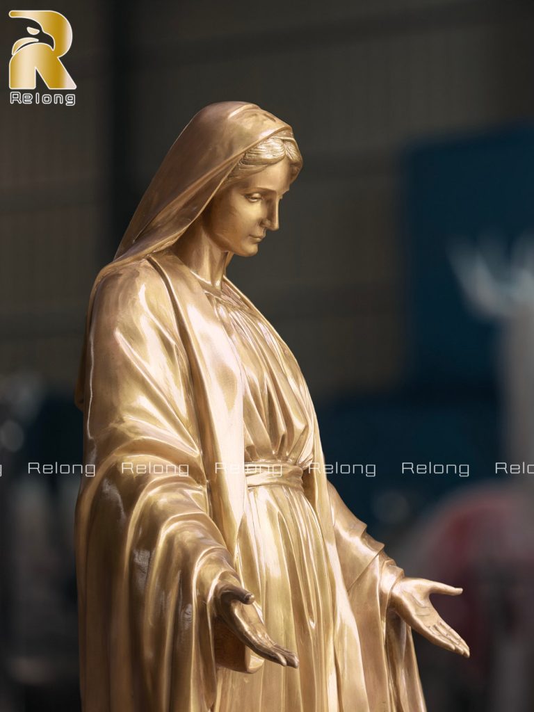 blessed Virgin Mary statue facial details