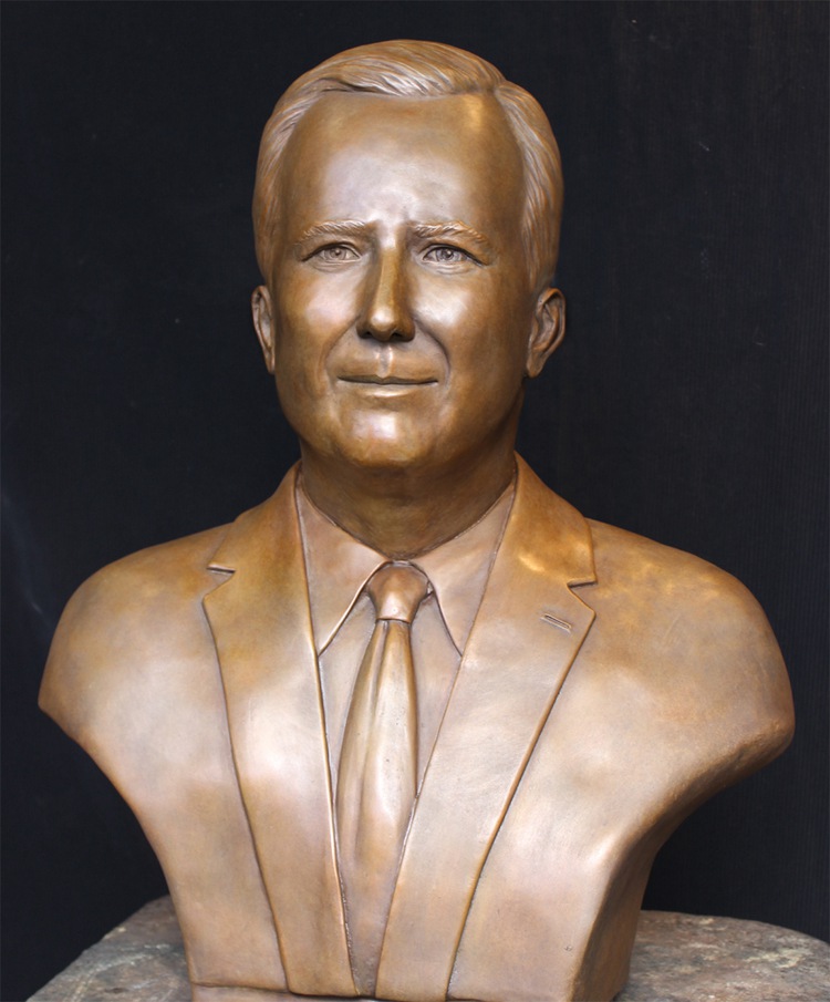realistic custom bronze sculpture