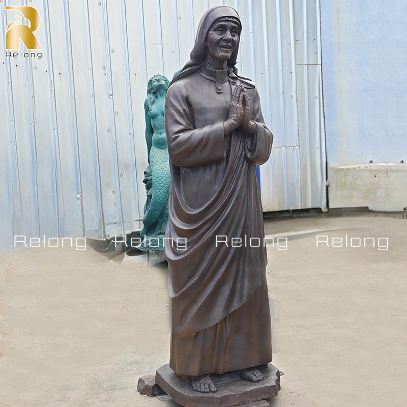 life size Mother Teresa sculpture created by Relong