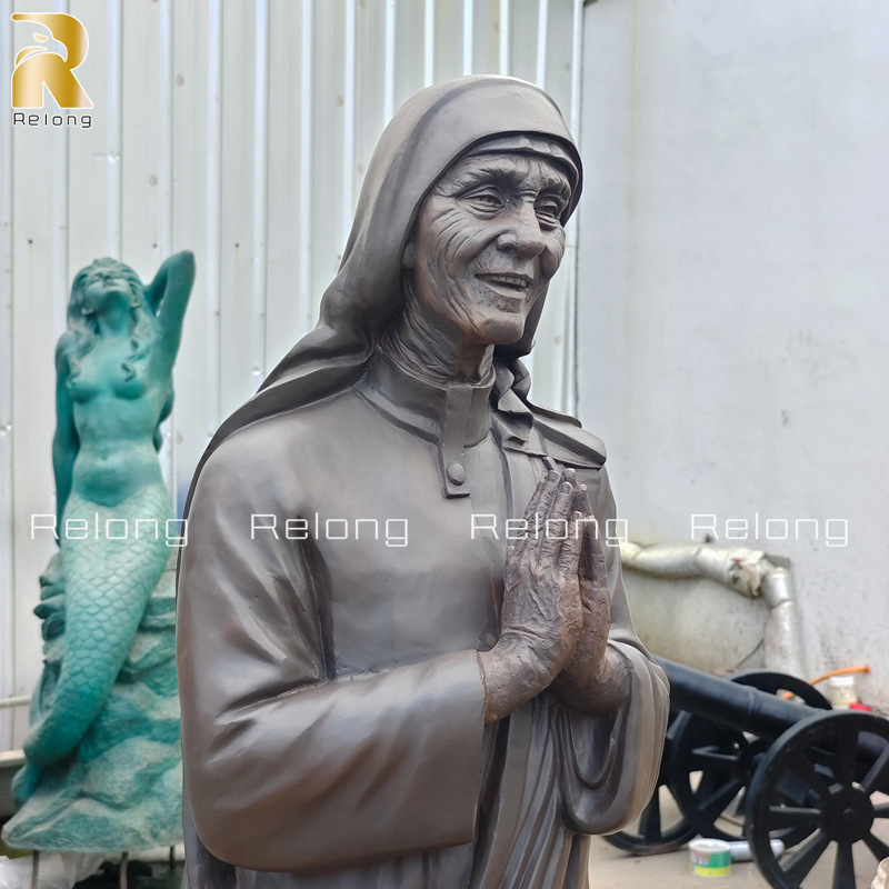 Mother Teresa sculpture