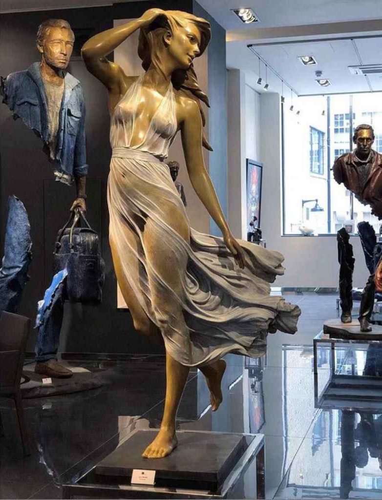Sculpture by Artist Luo Li Pong