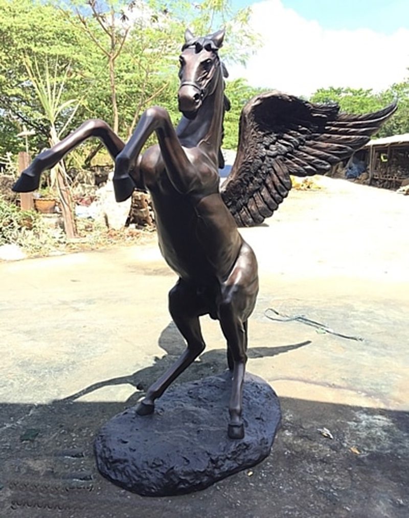 bronze pegasus sculpture