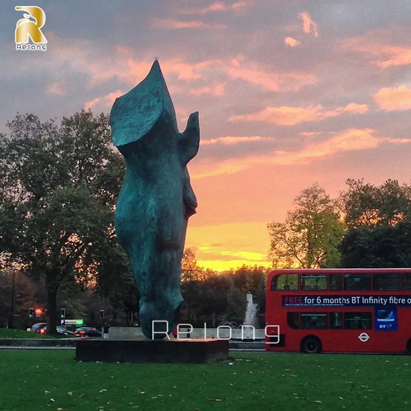 giant horse head sculpture