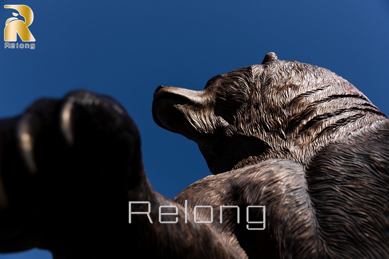bronze bear statues details