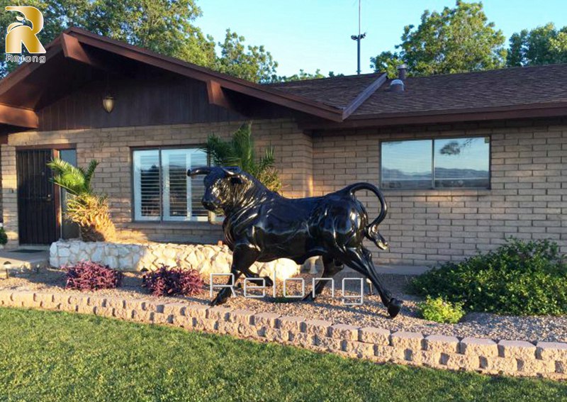 lifelike bronze bull sculpture for yard decor