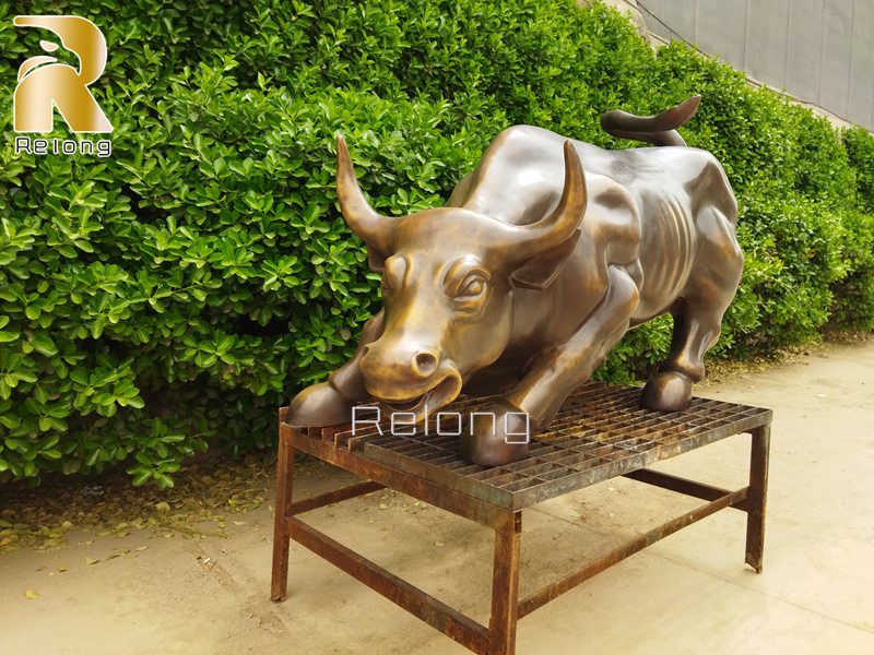 wall street bull statue replica by Relong-1