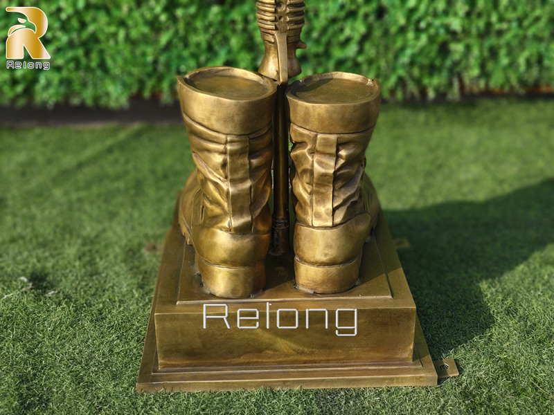 casting bronze military statue details