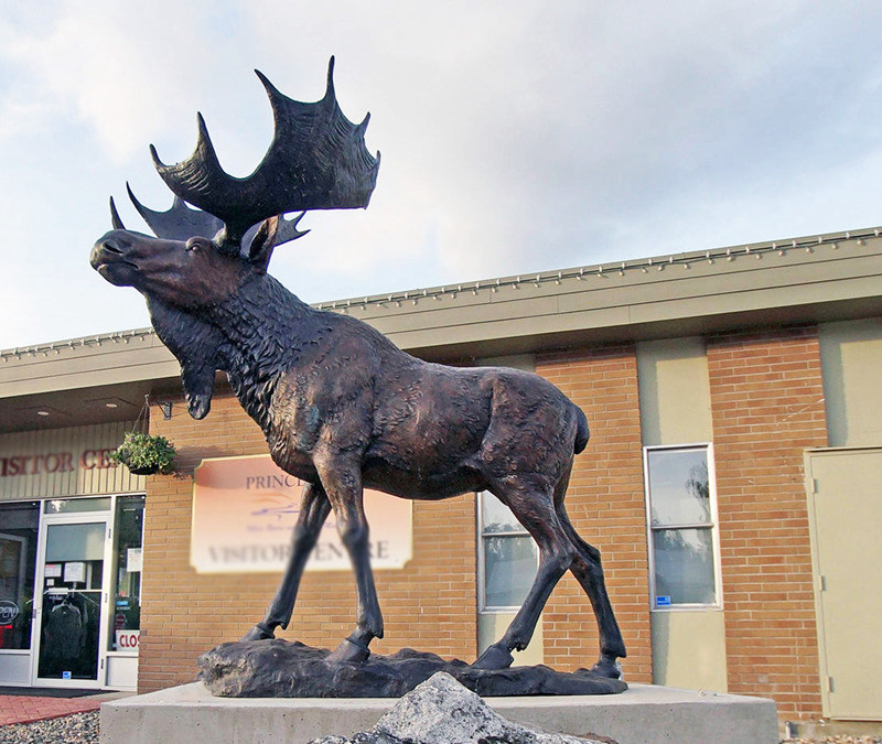 wild noble moose sculpture for outdoor decor