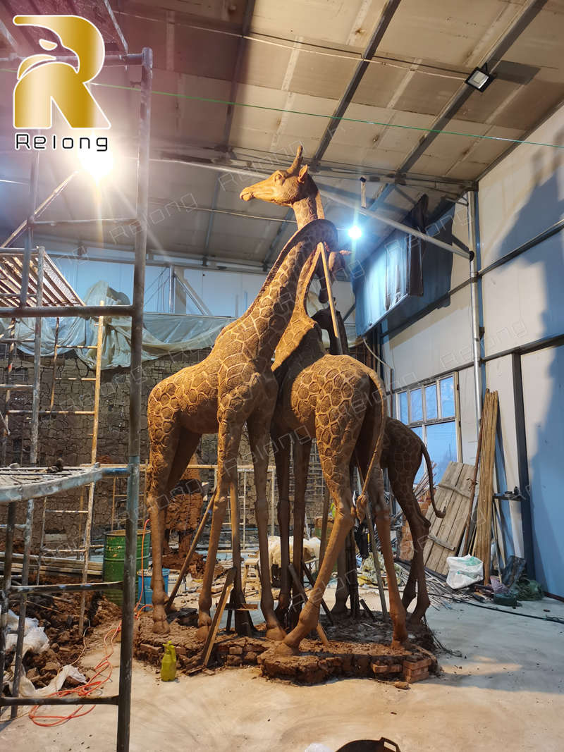 clay model of Bronze Giraffe (3)