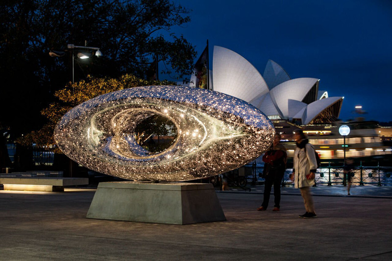 metal light sculpture (3)
