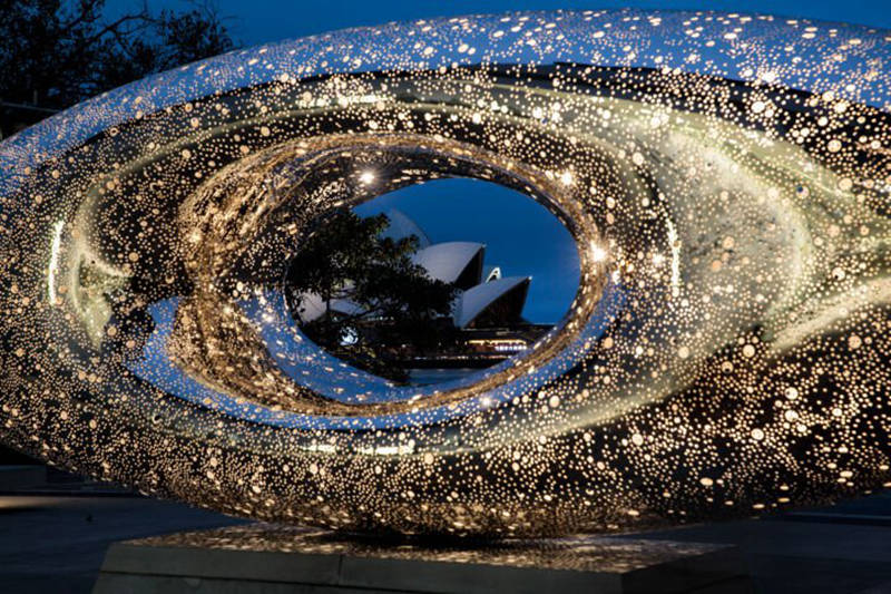 metal light sculpture (4)