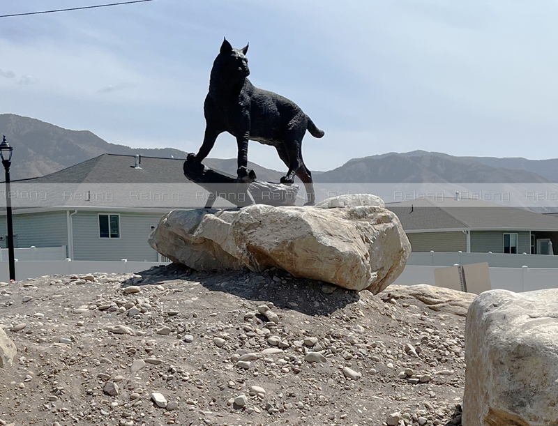 wildlife wildcat statue