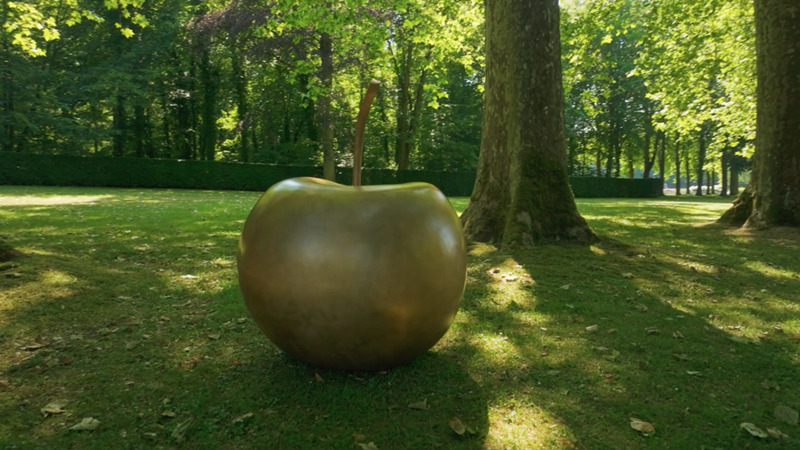 charming apple sculpture for outdoor lawn decor (1)