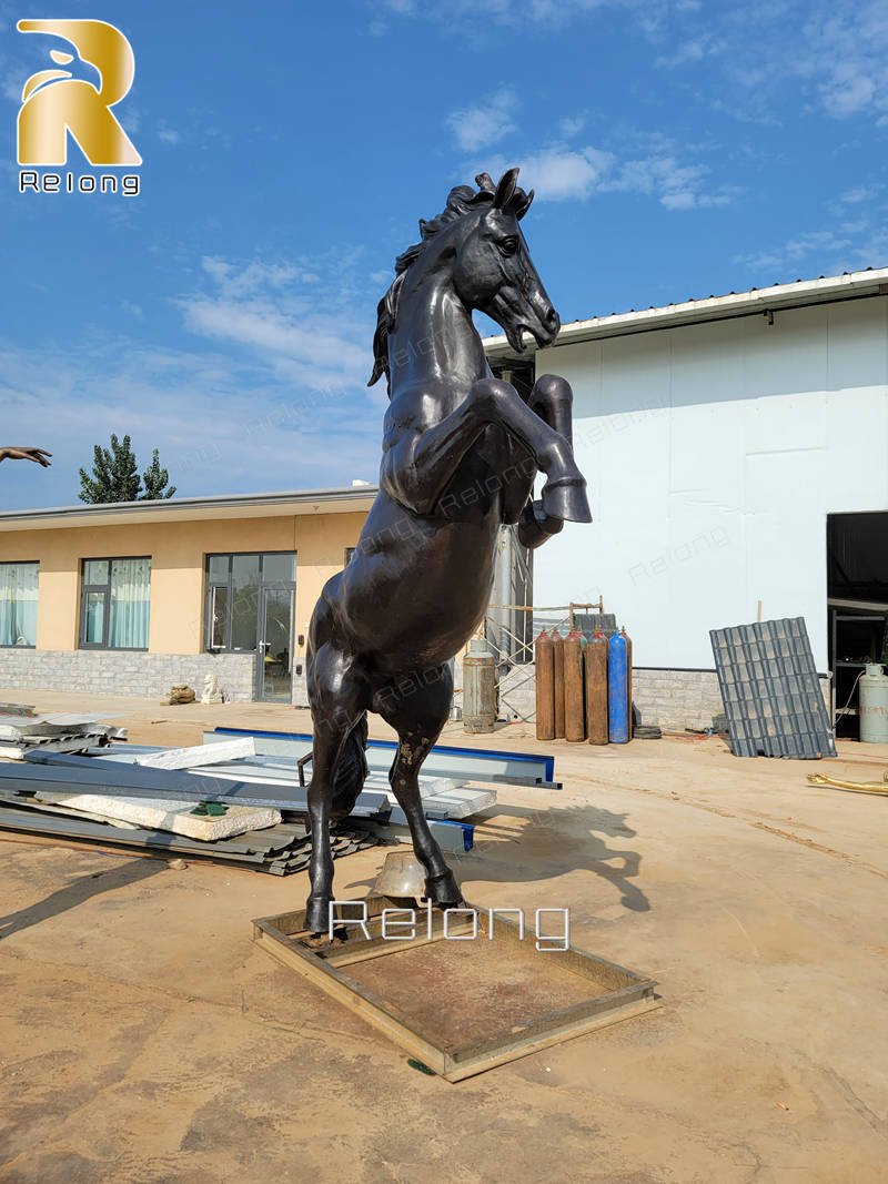 detailed bronze horse statue