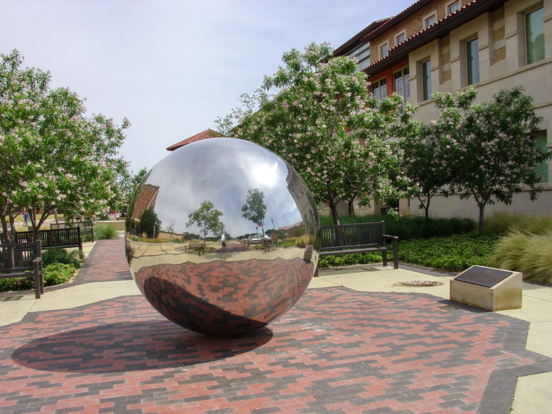 statue in stainless steel (7)