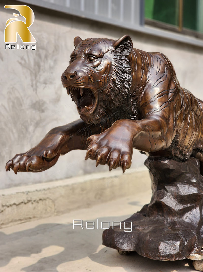 bronze tiger sculpture details