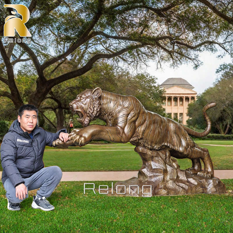 bronze tiger sculpture for school decor (2)