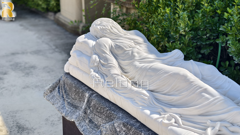 delicate Veiled Jesus Sculpture details