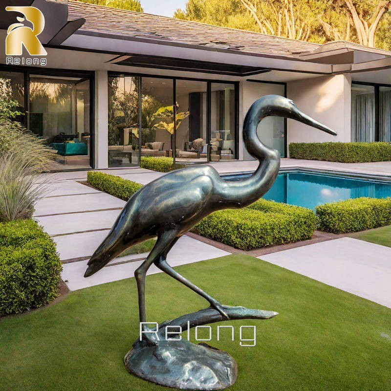 Heron statue for commercial spaces