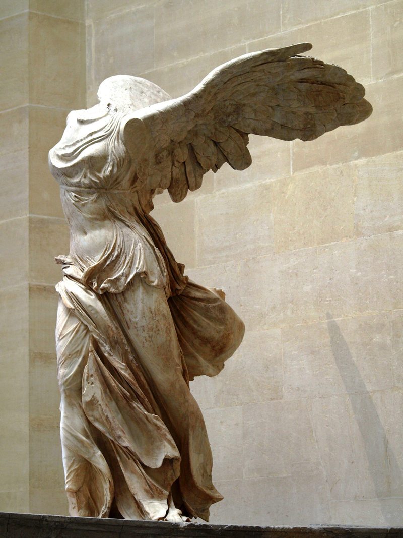 greek winged victory of samothrace sculpture