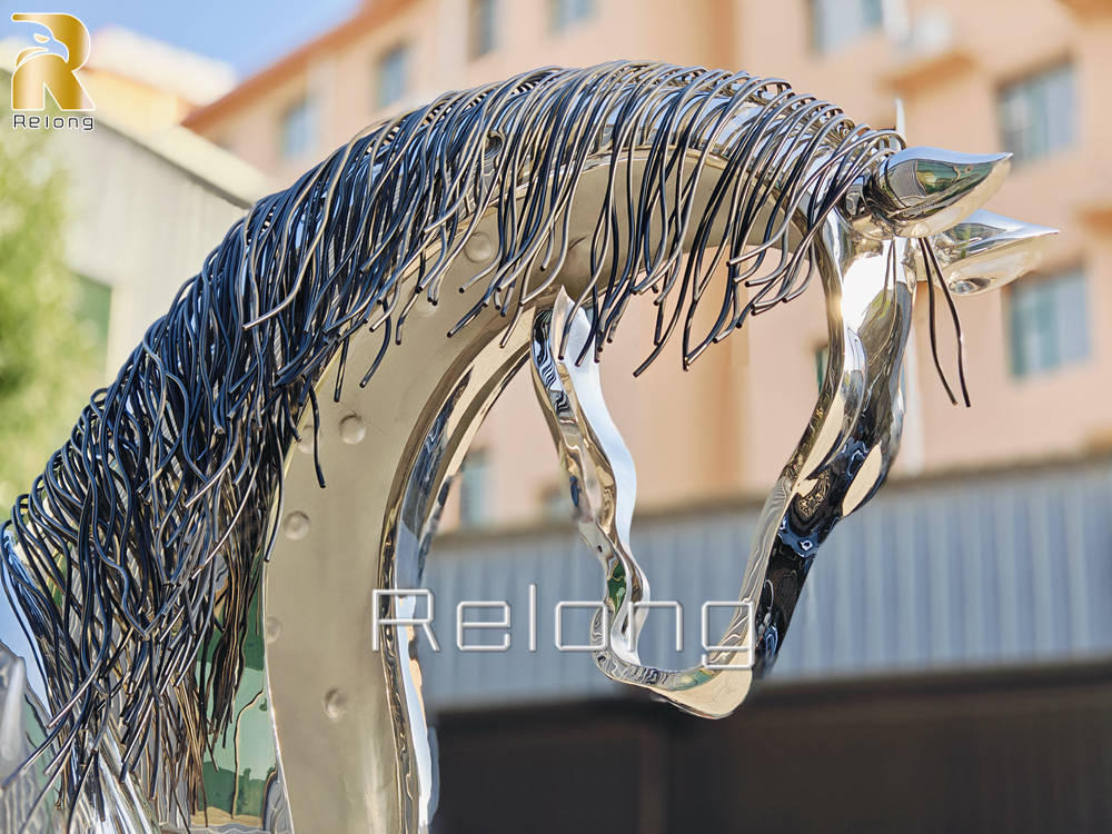 horse head sculpture details