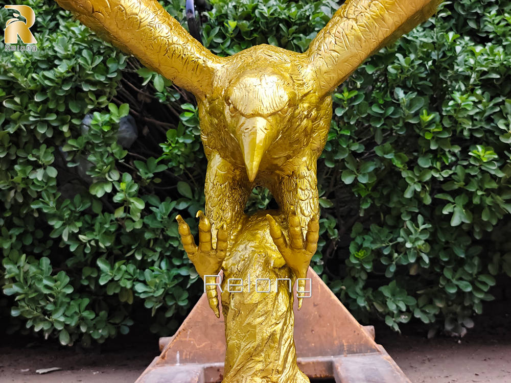 lifelike golden sculpture