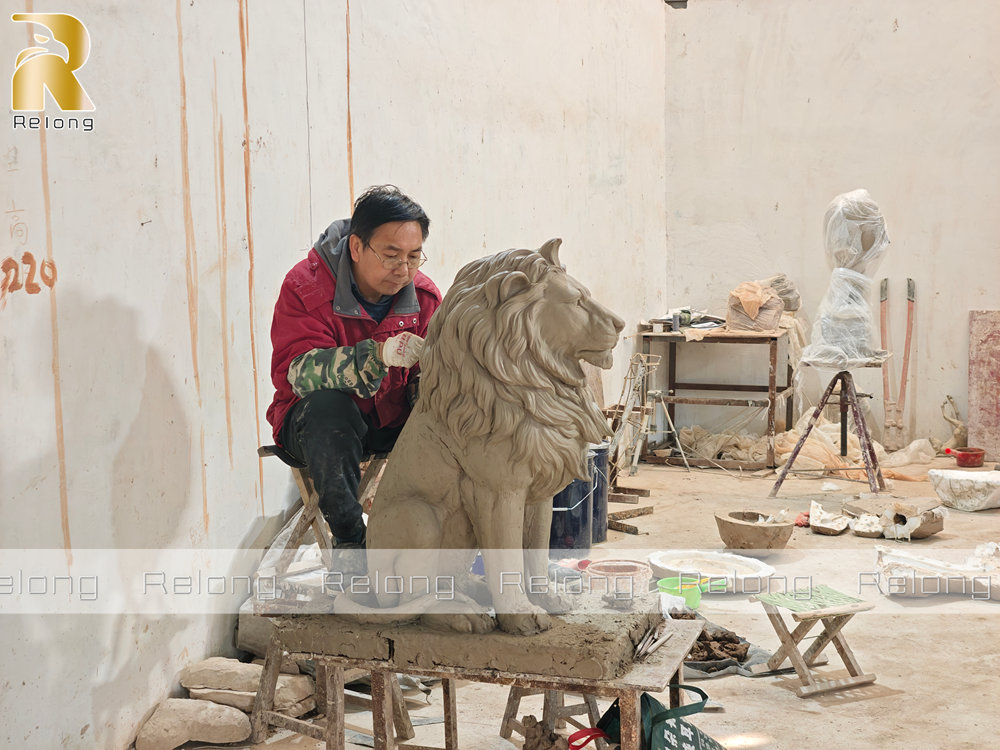 professional animal sculpture artist