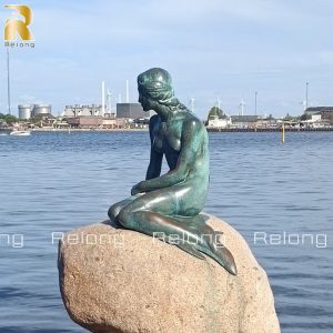 little mermaid statue