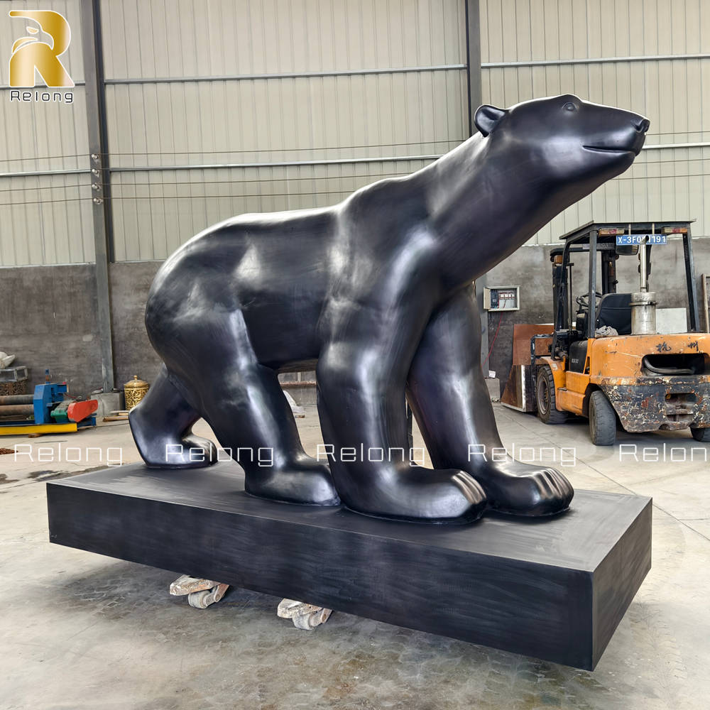 finished polar bear sculpture