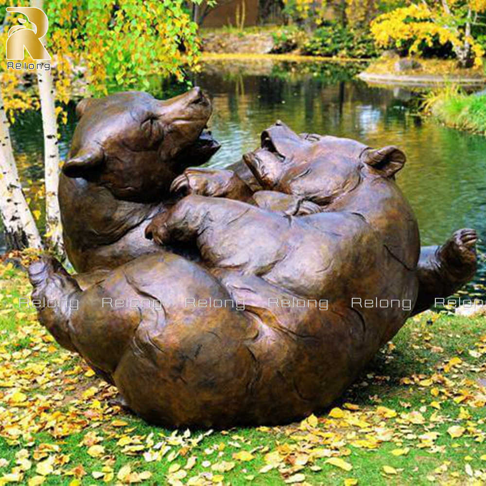 bear family sculpture