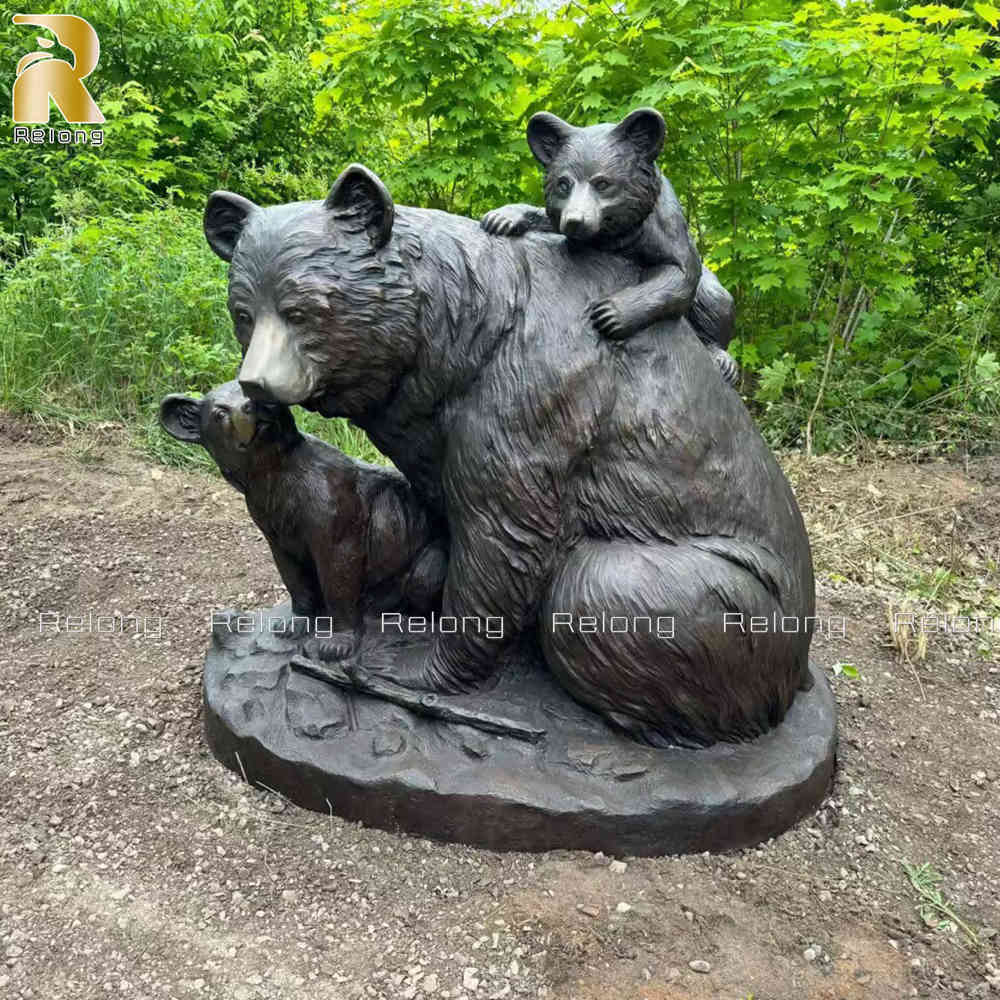 bear family sculpture
