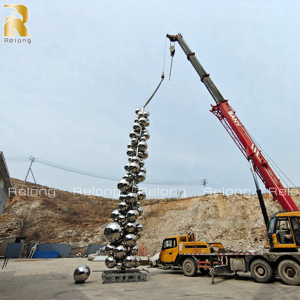 Relong's finished large Tall Tree and the Eye sculpture