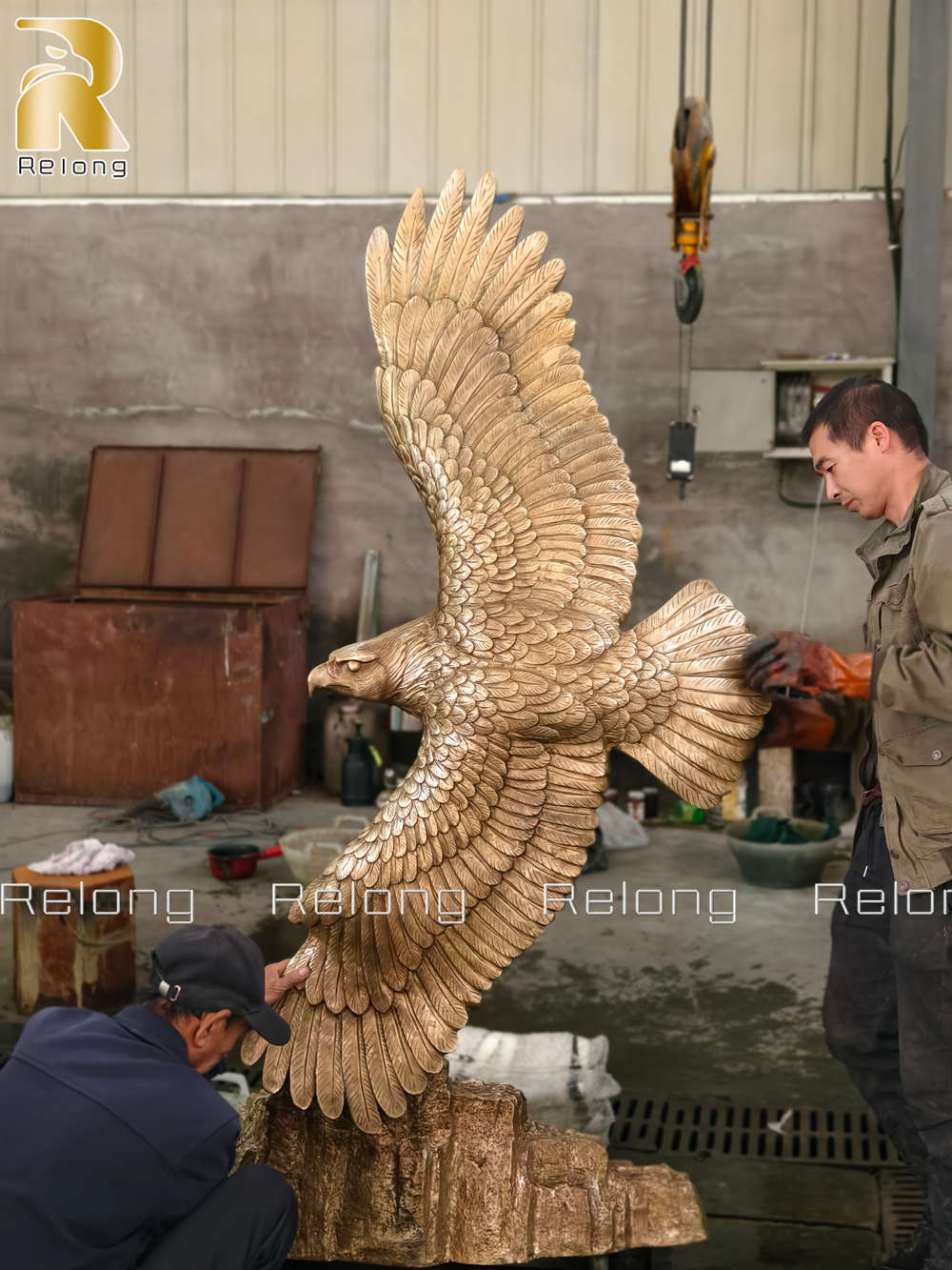 casting the eagle statue