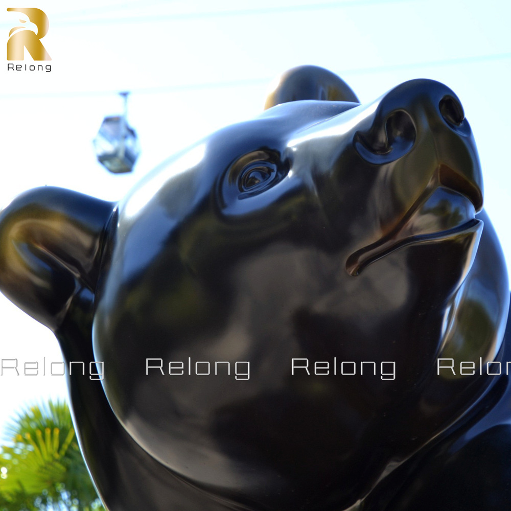 bear sculpture's facial details