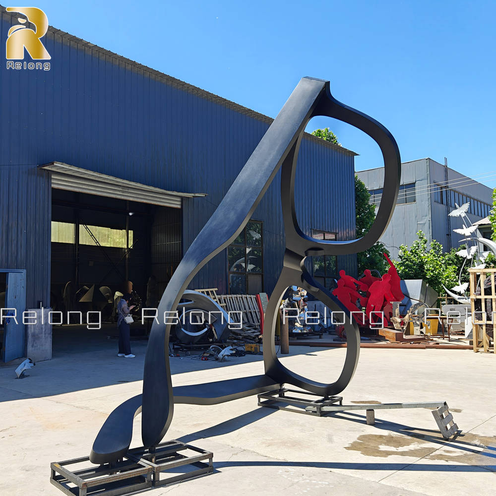 customized glasses sculpture