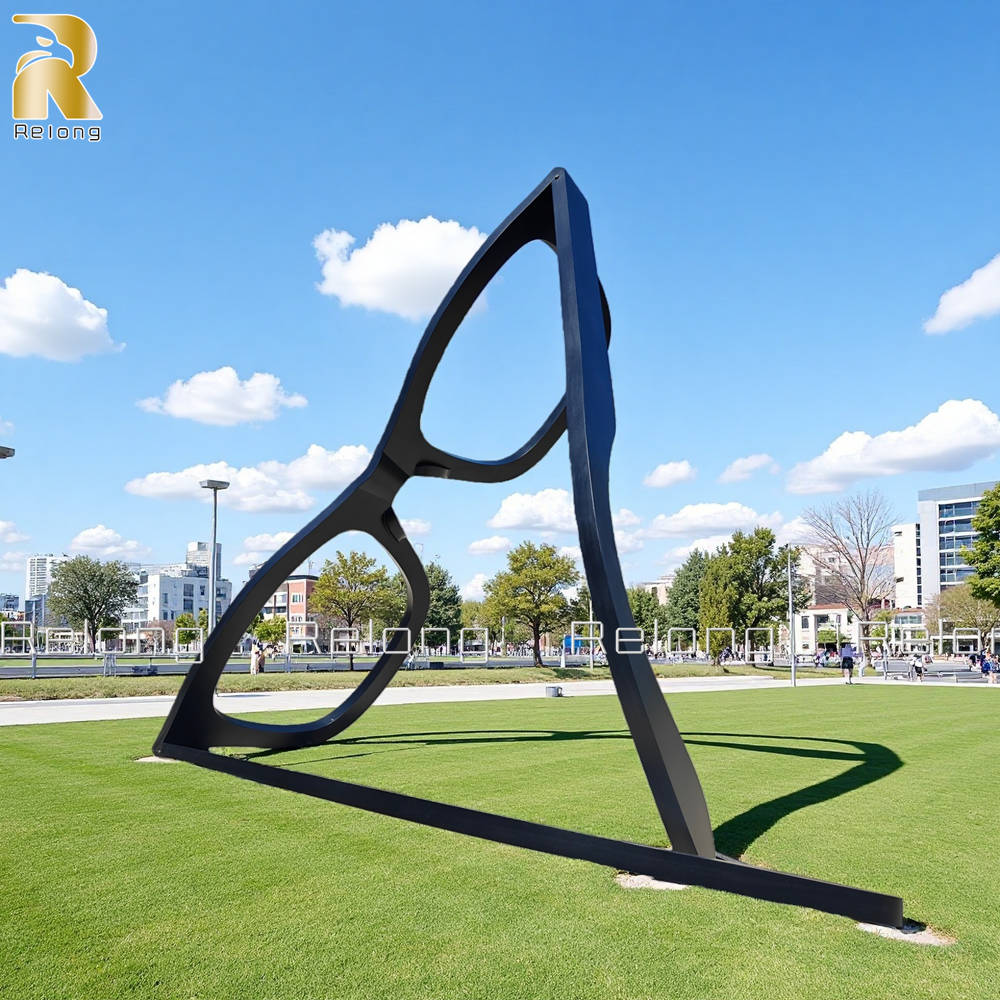 outdoor glasses sculpture
