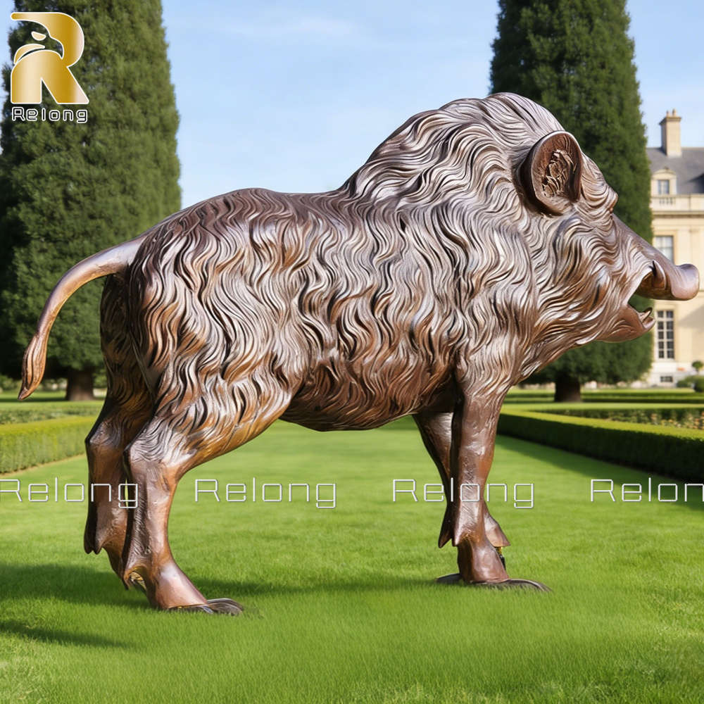 wild boar sculpture for lawn decor