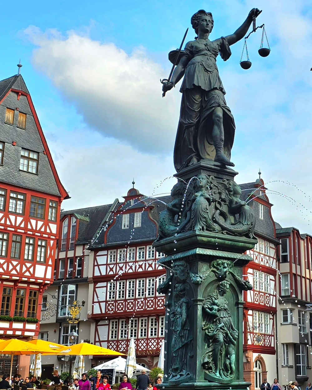 Themis statue