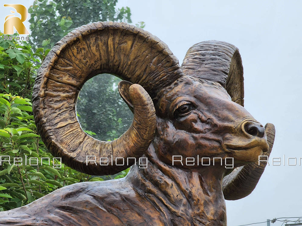 argali sculpture details