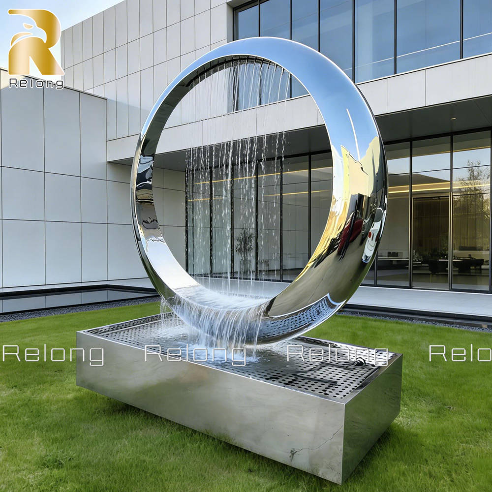 mirror polished circular fountain