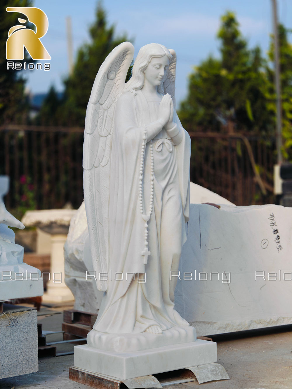 praying angel statue
