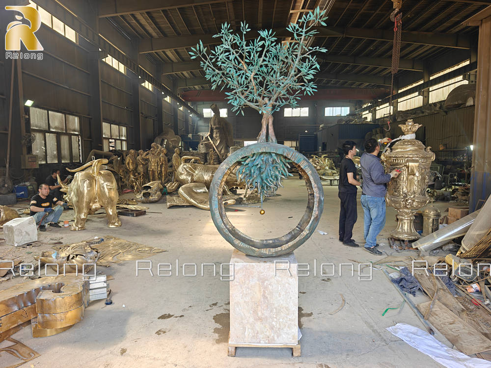 finished tree of sculpture by Relong Foundry