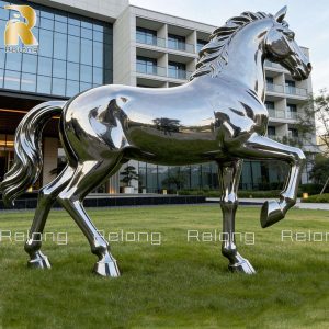 metal horse sculpture