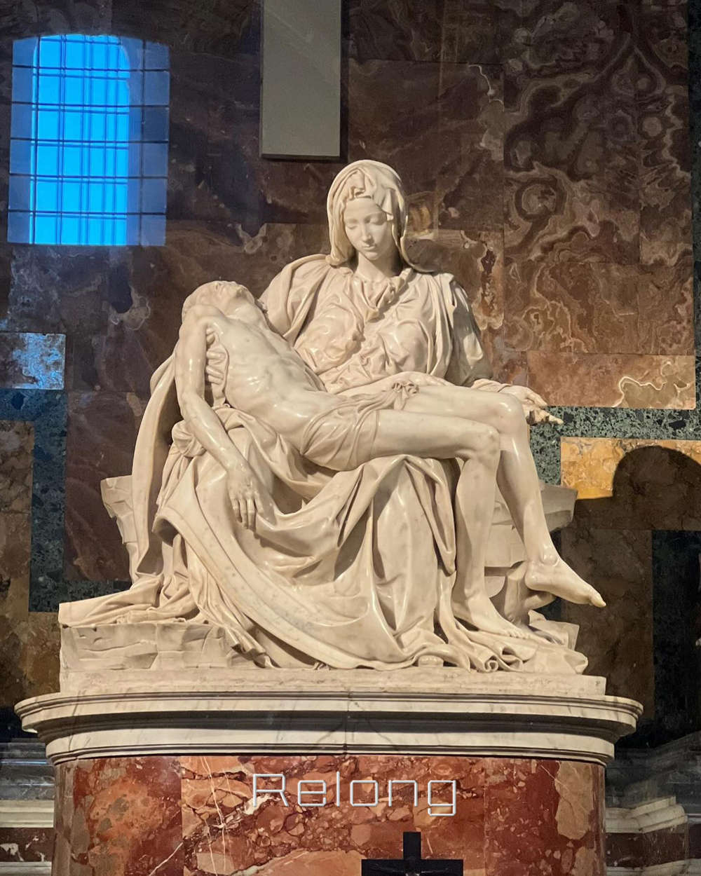 famous pieta sculpture