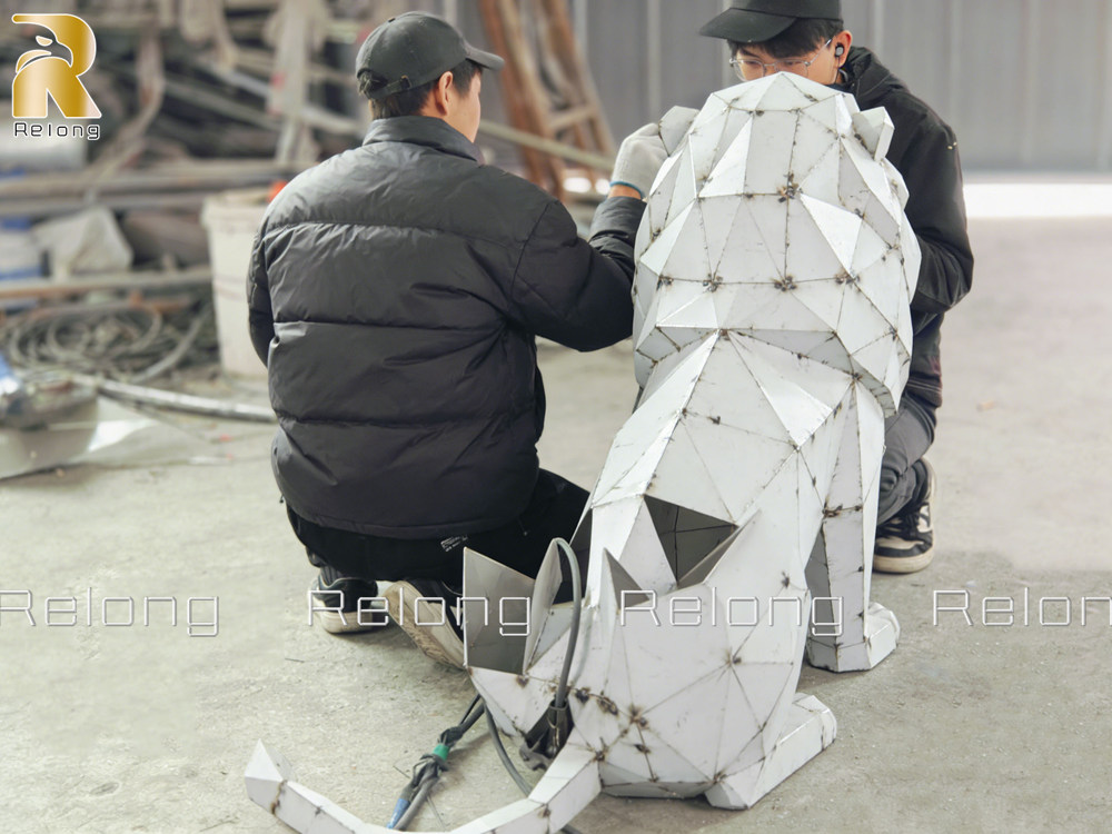 lion sculpture production process