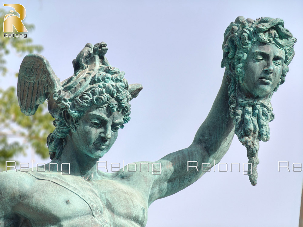 perseus holding medusa's head statue details